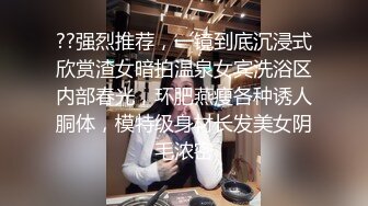 满是纹身的极品小女人全程露脸让大哥玩弄镜头前直播啪啪给狼友看，听指挥揉奶玩逼，多体位