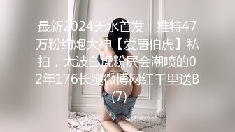 丰满身材毛毛浓密大屁股少妇和炮友激情啪啪，床边翘起屁股后入抽插最后内射非常诱人