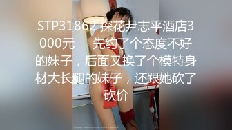   长相非常甜美的邻家妹子，脱光衣服显露出顶级身材，数一数二的极品蜜臀