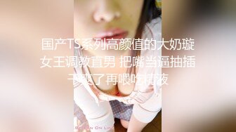 小少妇的3P生活，全程露脸先洗澡后啪啪，舔逼的活交给小弟，轮到草逼了大哥先上，各种体位爆草抽插浪叫不止