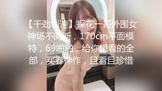 校园暴力-女生被扒光衣服整个手都伸进阴道内旋转,疼的女生咬紧牙关