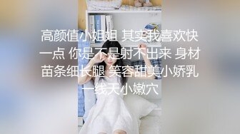 黑色帽子短裙妹子让妹子自摸骑乘后入猛操