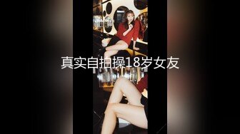 时尚性感高挑女神妹子，白色T恤超短裙胸部鼓胀饱满，白嫩笔直美腿，销魂黑丝欲望沸腾三人行前后夹击猛搞