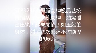 性感漂亮的网红美女出名后自拍求包养自慰视频外泄,肥美漂亮的小穴被丁字裤来回摩擦,这样玩下去肯定会肿的！