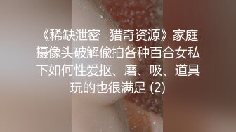 《极品CP魔手外购》色胆包天坑神潜入某公司女厕独占坑位隔板缝中现场实拍超多美女小姐姐方便，脸逼同步前后拍太顶了 (3)