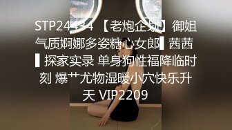 【新片速遞】 两个气质年轻嫩妹子相互自慰，道具插穴，年轻水多淫水超多