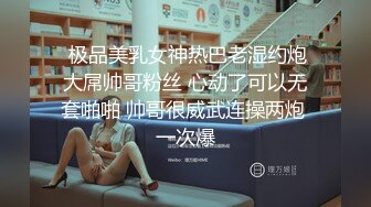 妹子趴着被大棒棒无套后入 啊啊啊 砰砰砰 边操边喷 冲刺喷氺像烟花 拔枪射一屁屁