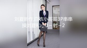 让女友穿上性感道具先打后干，女友很听话，舔完鸡巴就插屁眼女友疼的直叫