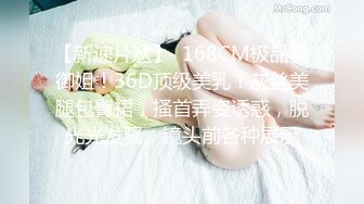 【新片速遞】 极度淫骚美女！香蕉插穴自慰！快速猛捅狂喷水，跪在地上假屌抽插，搞得满地是水太骚了