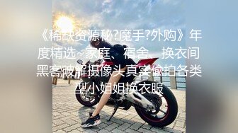 潜入写字楼偷拍两位漂亮的小姐姐