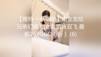 偷拍大师精品CD两个逛街的漂亮小姐姐裙底风光！吊带袜和大胸眼镜妹真想伸手去摸一把