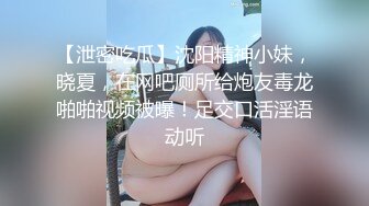  170CM眼镜美妞大战头套男，超细美腿吊带肉丝，毛毛浓密假屌伺候，扶着JB挺入抽送