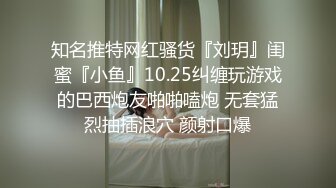 comonun很爽的小妹子 奶头都立起来了 日常穿搭+黑丝