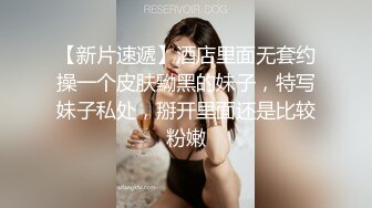 年轻小夫妻居家性爱，全程露脸听狼友指挥掰开塞逼给狼友看特写，激情上位互动后入抽插直接让小哥内射真骚