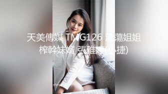 天太热爬窗偷窥 楼下的美女洗澡 