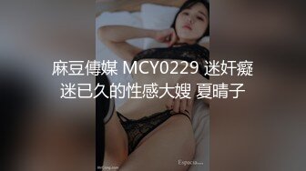 唯美人妻 · 风韵犹存 ：一家乱伦，儿子带着朋友一起玩母亲，舔逼，吃屌，骚极了！