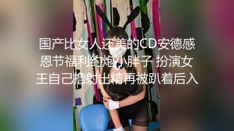 笑起来甜美留海亚籍妹子和长相不符非常淫荡，跳蛋塞逼不够爽再用大黑牛，白色棉袜翘起双脚摆弄姿势