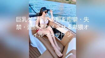 游乐场女厕全景偷拍三位女网红直播打卡 关注她后去她朋友圈扒她生活照 (4)