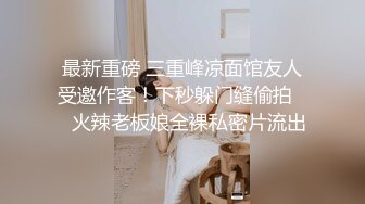   在办公室桌子上扛着大腿直接把美眉同事给操了 还叫我用力点 小娇乳 稀毛鲍鱼 无套输出