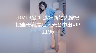   科技园女厕蹲守牛仔裤大美妞毛丛间阴户高高突起就开一个小缝