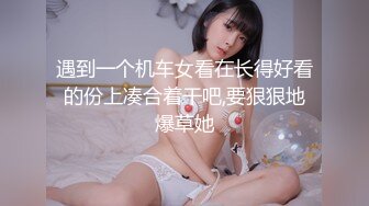 四个模特身材美女一起逛商场粉色短裙美女紧贴着超薄微透无痕内小内紧裹肉臀夹进臀缝前C凸显逼唇很是诱惑