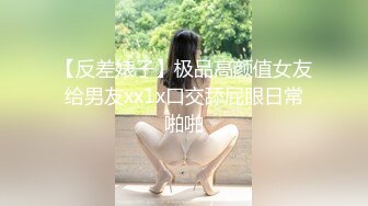 颜值女神带上眼镜OL风，干净无毛粉穴，自摸扣穴，浴室湿身诱惑