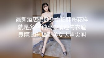 漂亮美女多P 两个美女被三根大棒连续轮流输出 爽叫连连 场面淫荡 颜射吃精