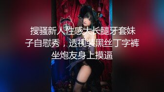 老外真会玩 极品短发美女穿着箱子街头让人摸奶摸逼 奶子又大又挺 还是无毛馒头B