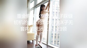 极品S女王闹市区牵绳遛男奴发号施令，路人纷纷拍照致敬