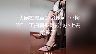  约极品气质御姐少妇到酒店，黑衣白裙温柔丰满，满满的风情小伙子立马上手抱住亲吻揉捏