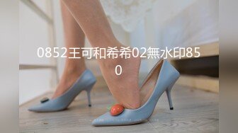  SPA女子养生馆女技师忽悠顾客做特殊服务，让小哥在按摩床上玩双飞，一个舔鸡巴一个舔乳头