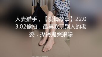 牛仔裤小背心，很会玩诱惑极品女，难得露脸细长美腿，脱下丁字裤露多毛肥穴，翘起对着镜头扣弄，换上吊带黑丝