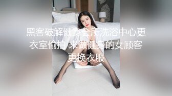 太平洋商贸大厦16楼的小骚娘们❤️叉开双腿暴露隐私部位让我拍