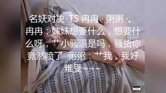  十九小姐姐白嫩美乳性感黑丝啪啪大秀，跪着深喉交骑乘自己动