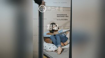 斯文的眼镜美女换上黑丝情趣装和男友做爱惹得男友一炮接一炮