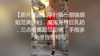 眼镜小萌妹坚挺白嫩美乳，拨开内裤掰穴，超级紧致粉嫩，揉捏奶子给你们看逼逼