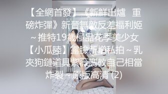 麻花辫D奶新人甜美妹子拨开内裤自摸诱惑，近距离特写毛毛浓密，道具摩擦逼逼假屌骑乘，白皙大奶子揉捏看着很想捏一把