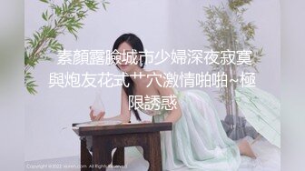 清纯萌动的服务员小美女，吃完饭尾随她上厕所偷拍了一番，小穴流水水还挺动人