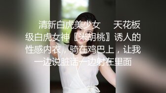 色魔潜入校园闯入女厕直接伸手摸学生妹的小嫩鲍