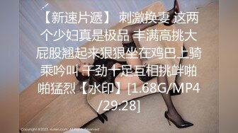 小伙蹲守网吧男女共用厕所，拍到个BB立体肥嫩的MM，周围没有毛