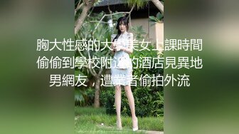 性感高颜值吊带黄裙妹子啪啪，舔奶口交调情抬腿侧入上位骑坐大力猛操