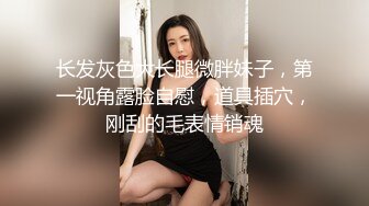 摄影师模特群约拍S级身材极品一字马女模，问她私底下表现怎么样，话里话外暗示她要潜规则，结果激情啪啪，对话精彩淫荡