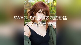 高二学生妹被男友调教在环卫工背后脱裤子漏奶子??还把裤子脱了地上爬