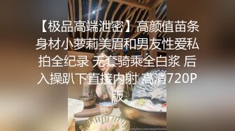 长相文静长腿美臀新人妹子激情啪啪，连体白色网袜上位骑乘抱着圆润大屁股，长屌堪比打桩机猛操