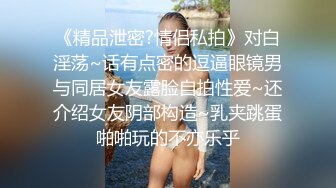 温柔的小少妇露脸伺候大哥弯钩鸡巴，感觉来了必须来一发，温柔的舔弄大鸡巴让大哥无套抽插骚穴一字马草她