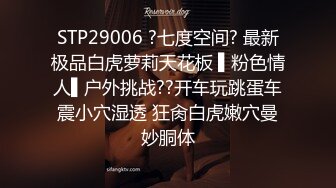   童颜巨乳小女友跟小哥激情啪啪，全程露脸玩滴蜡小游戏，交大鸡巴让小哥舔逼